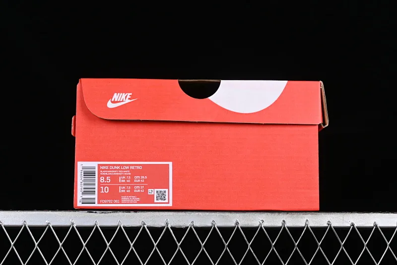 All Categories Nk SB Dunk Series Nk SB Dunk Low Low-top sneakers Nk Dunk Low Explore the limits Green, white and brown SB strappy low-top casual sneakers FD9762-061